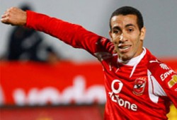 أبو تريكة يشارك في مران الأهلي.. وأوسو كونان يتعرض للإصابة