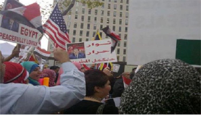 مظاهرة لتأييد الرئيس مرسي أمام مقر الأمم المتحدة