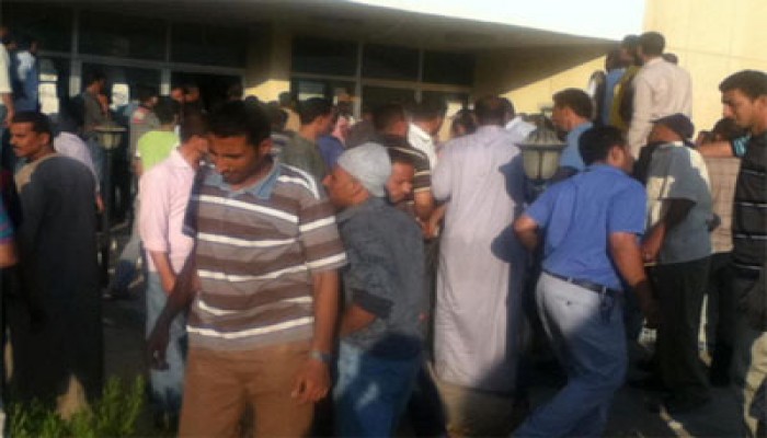 الحرية والعدالة بالمنوفية ينهي أزمة عمال "بشاي" للصلب