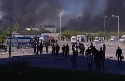 الشرطة التونسية تستخدم الغاز المسيل للدموع لتفريق المتظاهرين أمام السفارة الأمريكية