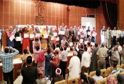 الحرية والعدالة بأسوان يكرم المتفوقين دراسيًّا