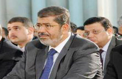 الرئيس مرسي يؤدي صلاة الجمعة في مسجد أبو بكر الصديق بمصر الجديدة