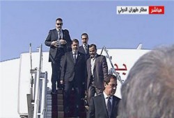 الرئيس مرسي يصل إلى طهران لحضور قمة "عدم الانحياز"