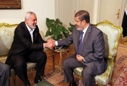 الرئيس مرسي يهاتف هنية ويؤكد دعمه لغزة