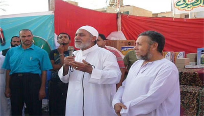 بالصور.. المرشد العام يؤدي صلاة العيد بمطروح