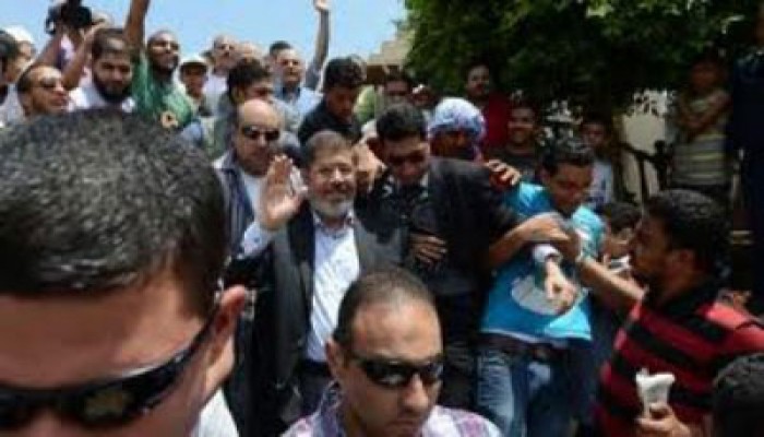 الرئيس محمد مرسي يؤدي صلاة العيد بمسجد عمرو بن العاص