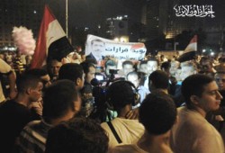 المئات يتوافدون على التحرير والقصر الجمهوري تأييدًا لقرارات الرئيس