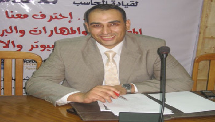 مجدي عبد اللطيف يهنئ د. أحمد النجمي