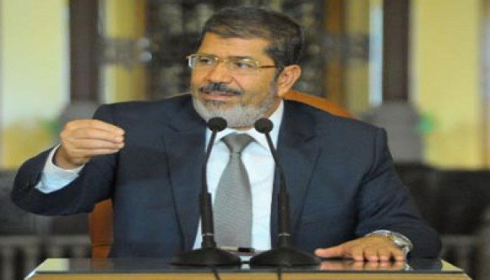 الرئيس مرسي يتسلم الدرع التذكاري للجيش الثاني الميداني