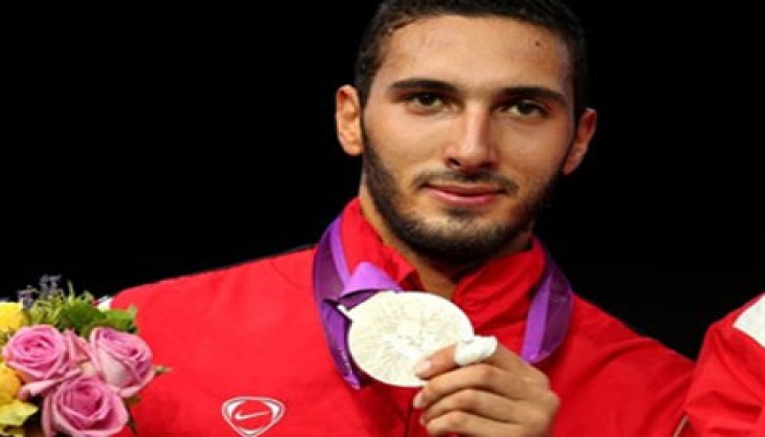 الرئيس يهنئ لاعب "الشيش" المصري على فضية الأولمبياد