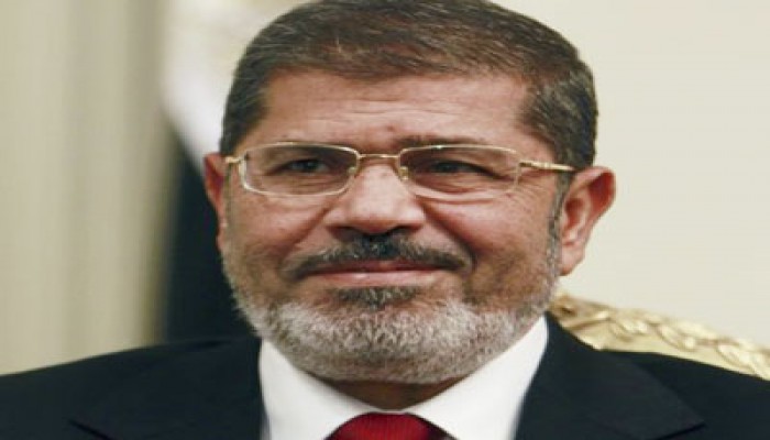 الرئيس يستجيب لمطالب "العمال" ويلتقي بهم غدًا