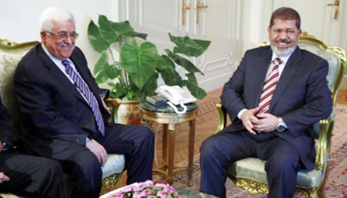 مرسي وعباس يبحثان تطورات المصالحة الفلسطينية