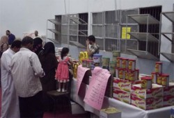 الحرية والعدالة بالمنيا يعرض سلع غذائية بسعر التكلفة