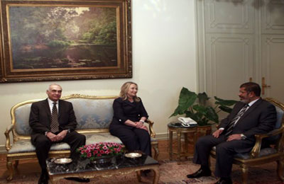 لوس أنجلوس تايمز تصف محادثات "مرسي" و"كلينتون" بالتحول التاريخي