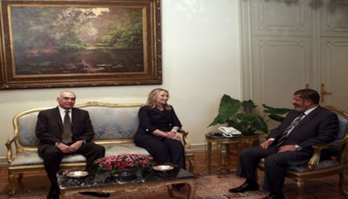 لوس أنجلوس تايمز تصف محادثات "مرسي" و"كلينتون" بالتحول التاريخي