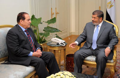 الجنزوري يقدم تقريرًا للرئيس مرسي حول اجتماع المحافظين