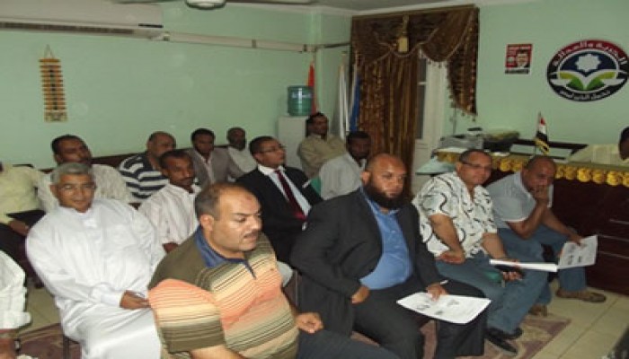 الأحزاب السياسية بأسوان تبحث المساهمة في تنفيذ برنامج الرئيس