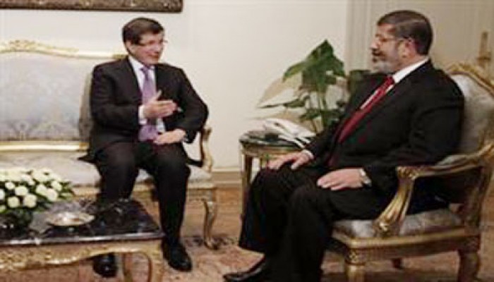 الرئيس مرسي يستقبل وزير خارجية تركيا