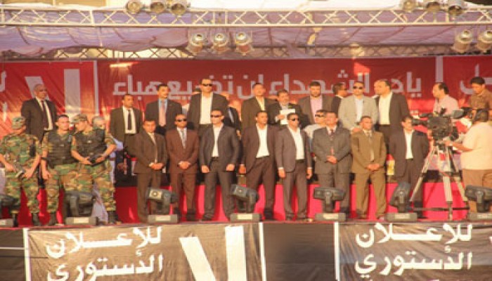 أحد أفراد الحرس الجمهوري يبكي أثناء خطاب الرئيس