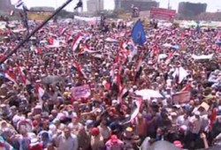 ميدان التحرير يسجد شكرًا لله بفوز الرئيس مرسي