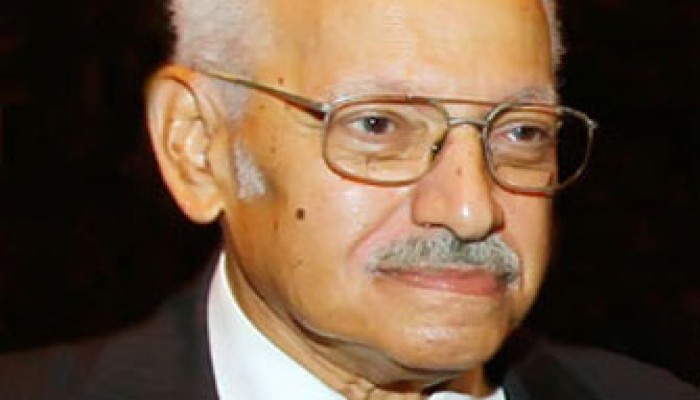 أبو المجد: أداء مرسي الصلاة بالأزهر اعتراف بدوره الوسطي من أجل السلام والإسلام