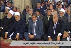 الرئيس يؤدي صلاة الجمعة بالأزهر والمصلون يصفونه بصلاح الدين