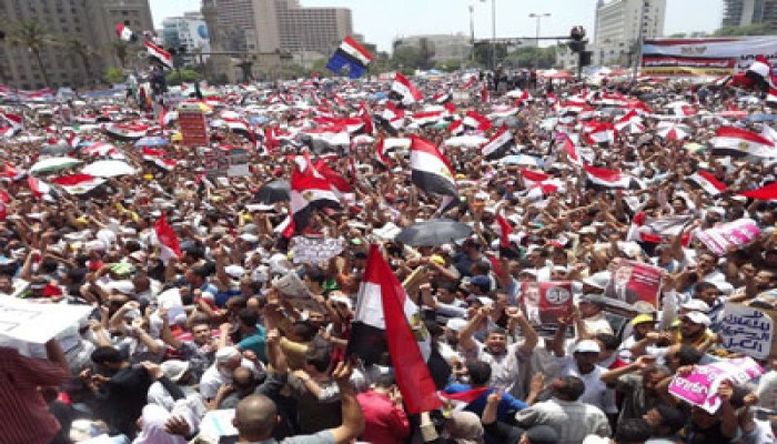 "التحرير" يتزين لاستقبال رئيس الجمهورية والأطفال تنتظره بالورود