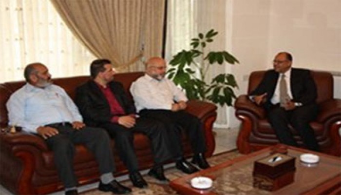 وفد من النواب الإسلاميين يزور السفارة المصرية برام الله مهنئًا