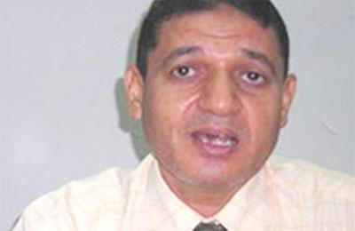 خبير إعلام يدعو الرئيس إلى البدء بلقاء الصحفيين