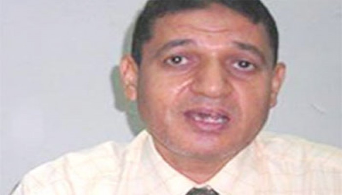 خبير إعلام يدعو الرئيس إلى البدء بلقاء الصحفيين