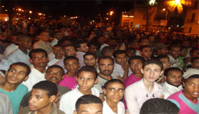 أسوان للرئيس: كلنا وراءك يا مرسي