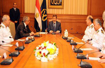 "مرسي" يلتقي قيادات الأزهر والقضاء والشرطة وأسر الشهداء