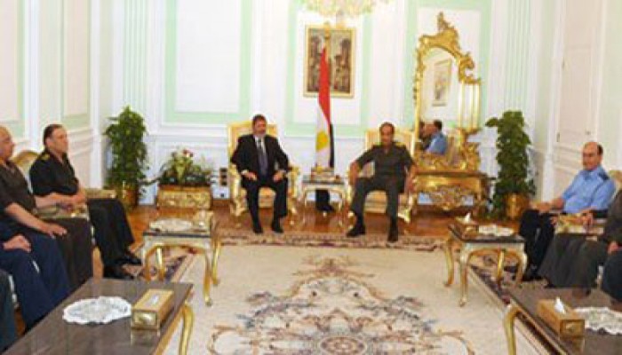 الرئيس يلتقي طنطاوي وأعضاء بالمجلس العسكري