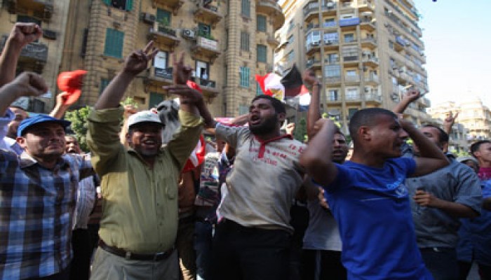 أهالي الشهداء يحتفلون بفوز رئيس الجمهورية