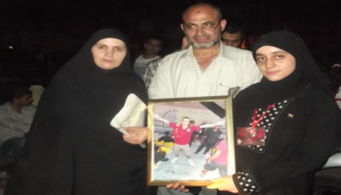 والد الشهيد مصطفى عصام: فوز الرئيس مرسي انتصار للثورة