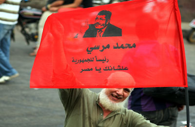 الباعة الجائلون بعد فوز د. مرسي: الحمد لله.. شفيق كان هيخربها