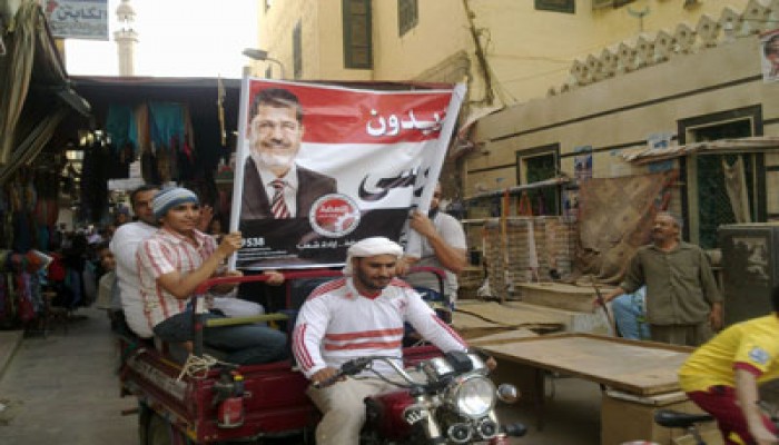 الفرحة تعم أسوان ابتهاجًا بإعلان مرسي رئيسًا للجمهورية