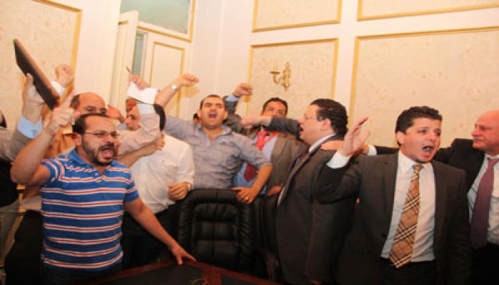 فرحة عارمة داخل مقر حملة رئيس الجمهورية