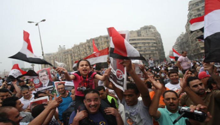 أهالي سوهاج: فوز د. مرسي قصم ظهْر الفلول ووحَّد الشعب