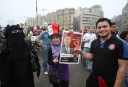 الشارع المصري: إعلان العسكري أفسد فرحتنا بفوز د. مرسي