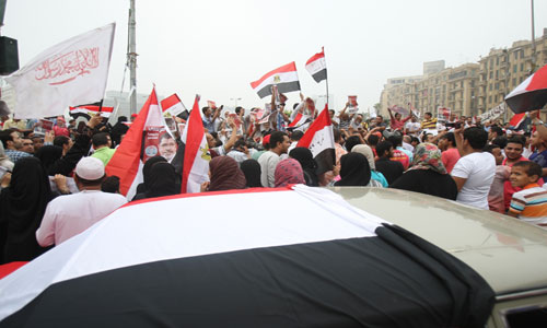 أهالي أسوان وقوى الثورة يتبادلون التهاني بفوز مرشح الثورة