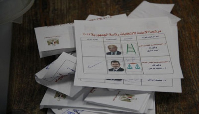 د. مرسي يتفوق على مرشح الفلول بعد فرز لجان المنزلة