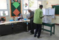 حشد طائفي وتوجيه للناخبين من "فلول" المنيا لصالح شفيق