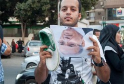 موظف بالزاوية يحرض الناخبين للتصويت لشفيق