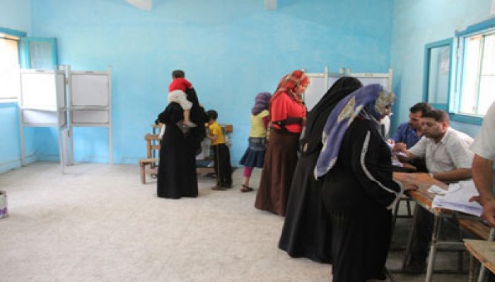 ناخبة تحرر محضرًا بعد اكتشافها تصويت شخص آخر نيابةً عنها بالفيوم