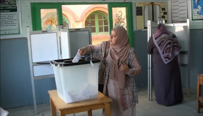 قاضٍ يوجه الناخبين ويأمر بالتعدي على مندوبة د. مرسي بالمنوفية