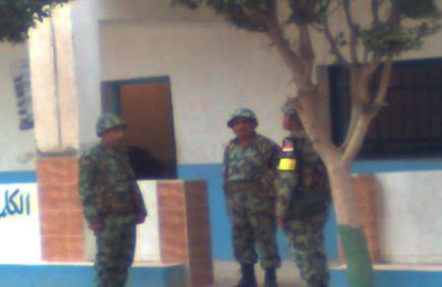 ضابط جيش يحتجز وكلاء د. مرسي بالشرقية ويمنعهم من عملهم