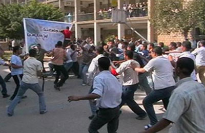 ناخبو السيدة عائشة يدلون بأصواتهم بعد ليلة دامية