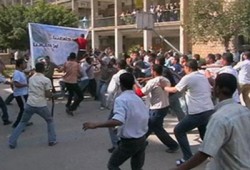 ناخبو السيدة عائشة يدلون بأصواتهم بعد ليلة دامية