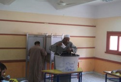 استمرار المخالفات وتصويت مواطنين بدلاً من آخرين بالفيوم